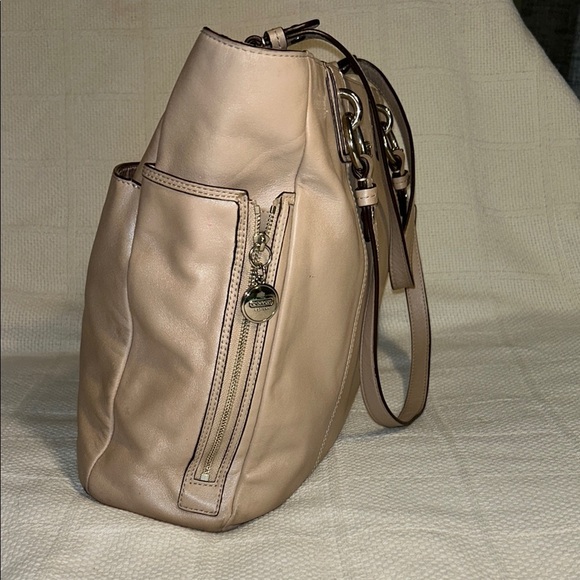 Coach F19456 Tall Gallery Putty Colored Leather Tote - Picture 3 of 10